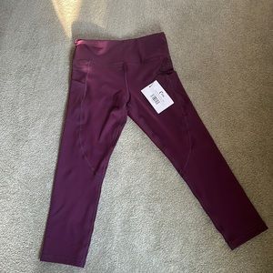 ZYIA  Pocket Light n Tight Hi- Rise Capri 20”(4)